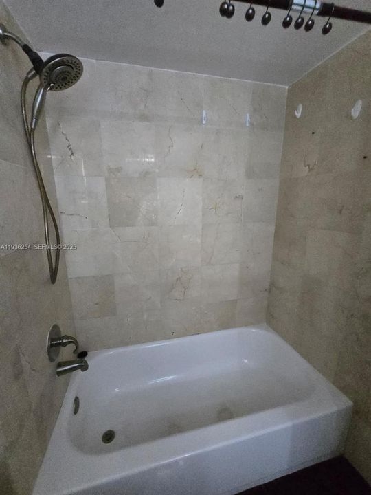 For Rent: $2,100 (2 beds, 2 baths, 960 Square Feet)