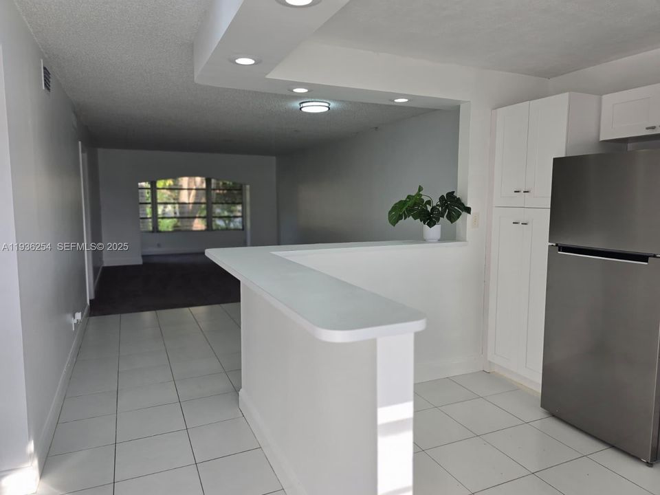 For Rent: $2,100 (2 beds, 2 baths, 960 Square Feet)