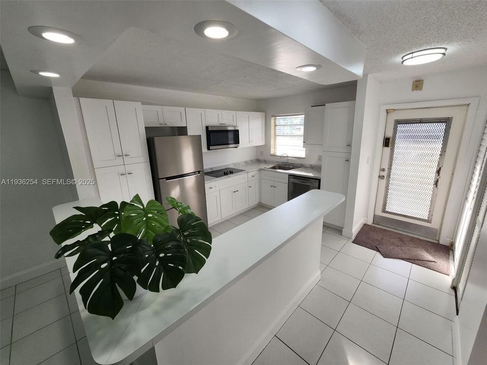 For Rent: $2,100 (2 beds, 2 baths, 960 Square Feet)