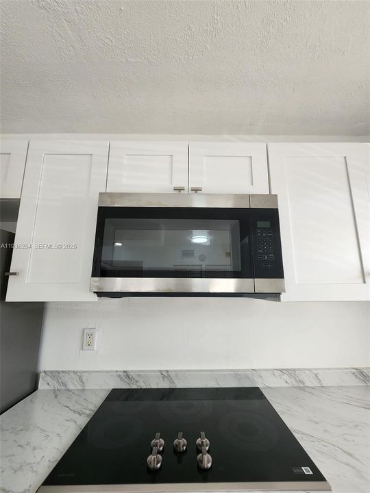 For Rent: $2,100 (2 beds, 2 baths, 960 Square Feet)