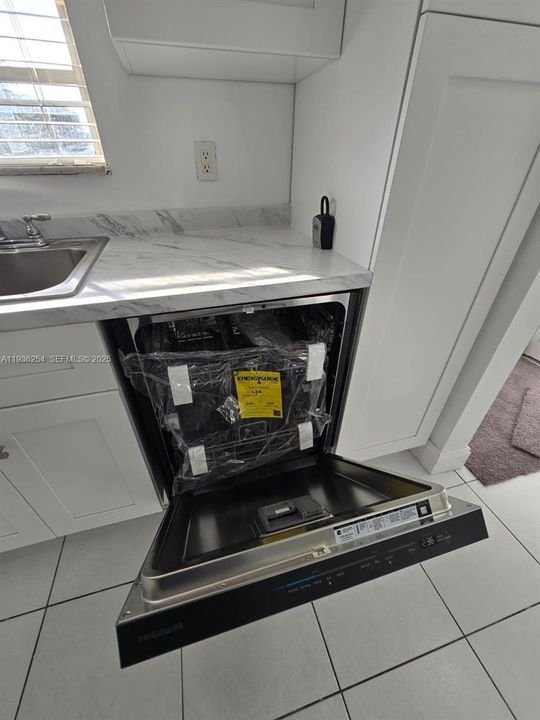 For Rent: $2,100 (2 beds, 2 baths, 960 Square Feet)