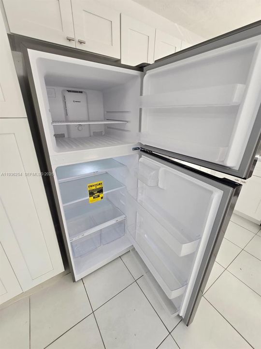 For Rent: $2,100 (2 beds, 2 baths, 960 Square Feet)