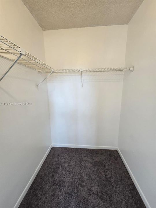 For Rent: $2,100 (2 beds, 2 baths, 960 Square Feet)