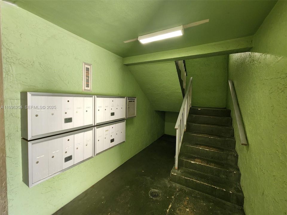 For Rent: $2,100 (2 beds, 2 baths, 960 Square Feet)