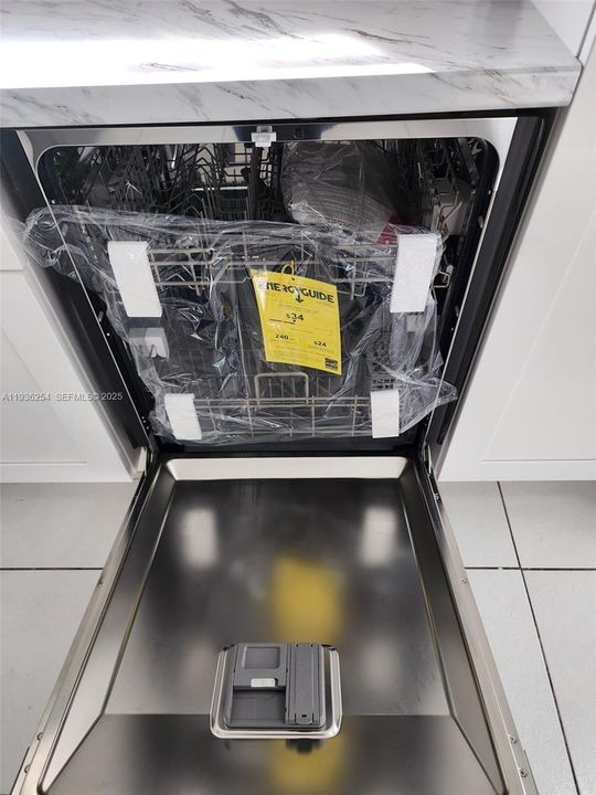 For Rent: $2,100 (2 beds, 2 baths, 960 Square Feet)