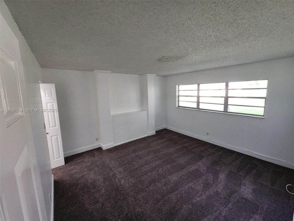 For Rent: $2,100 (2 beds, 2 baths, 960 Square Feet)