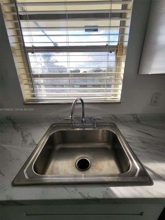 For Rent: $2,100 (2 beds, 2 baths, 960 Square Feet)