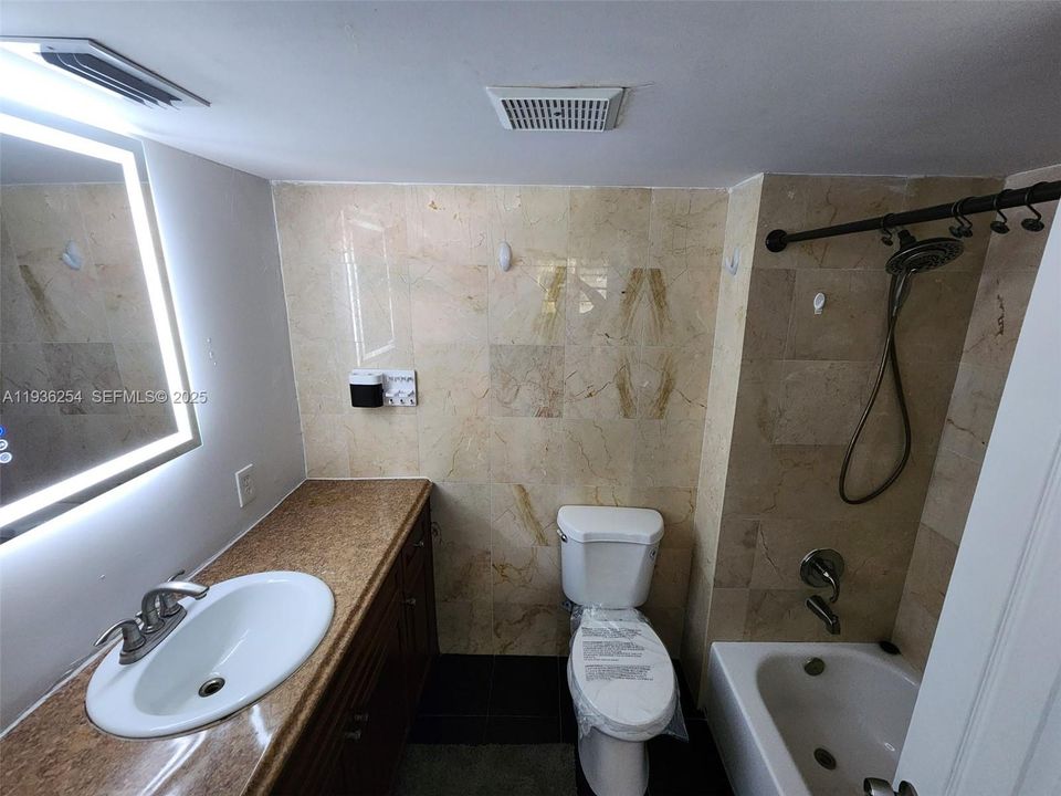 For Rent: $2,100 (2 beds, 2 baths, 960 Square Feet)