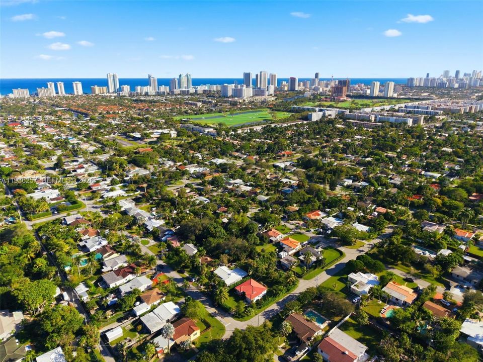 For Sale: $545,000 (2 beds, 1 baths, 1156 Square Feet)