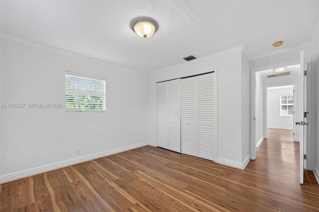 For Sale: $545,000 (2 beds, 1 baths, 1156 Square Feet)