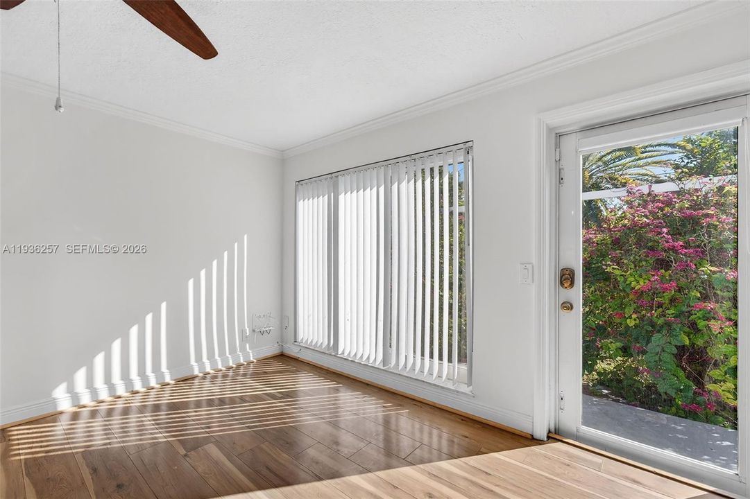 For Sale: $545,000 (2 beds, 1 baths, 1156 Square Feet)