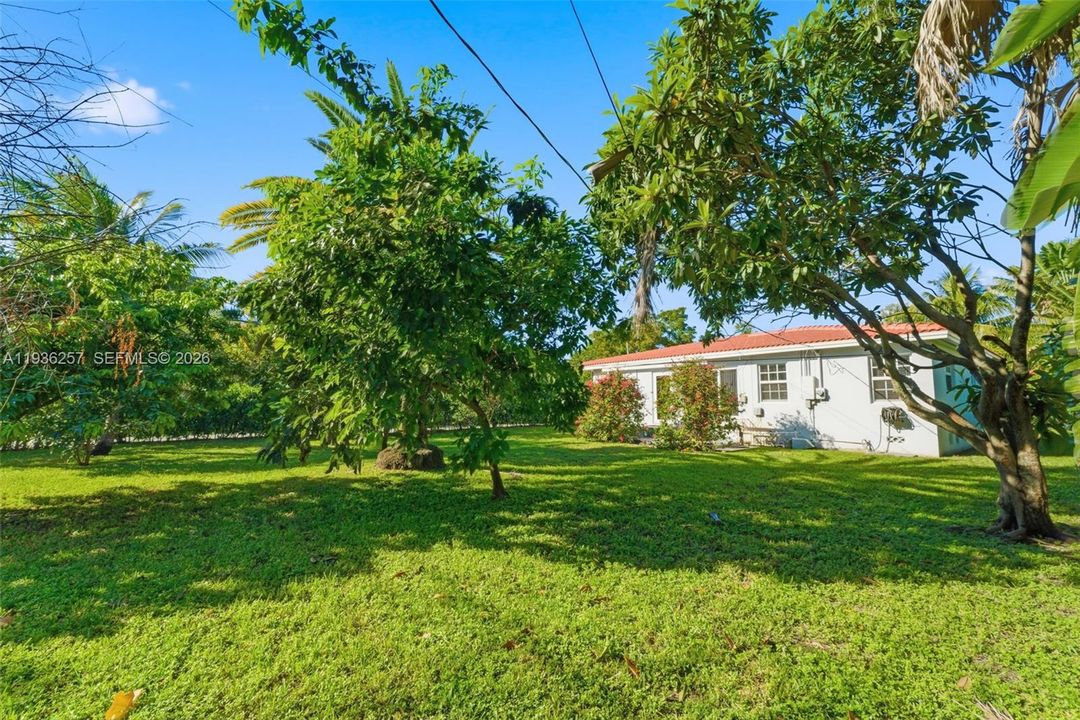 For Sale: $545,000 (2 beds, 1 baths, 1156 Square Feet)