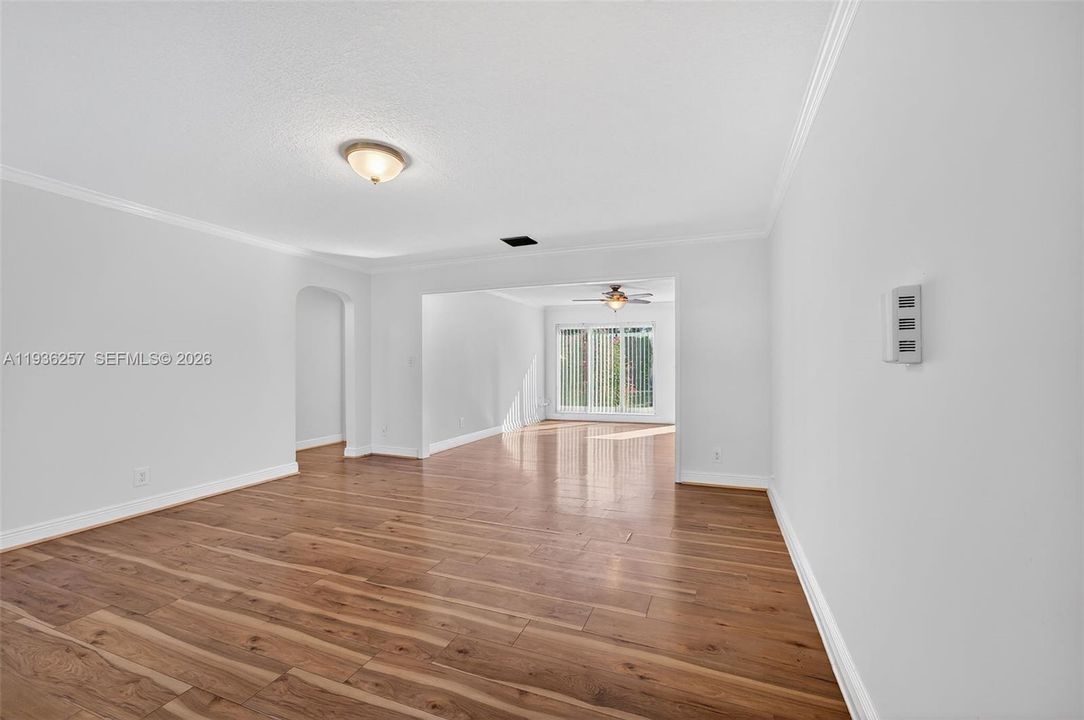 For Sale: $545,000 (2 beds, 1 baths, 1156 Square Feet)