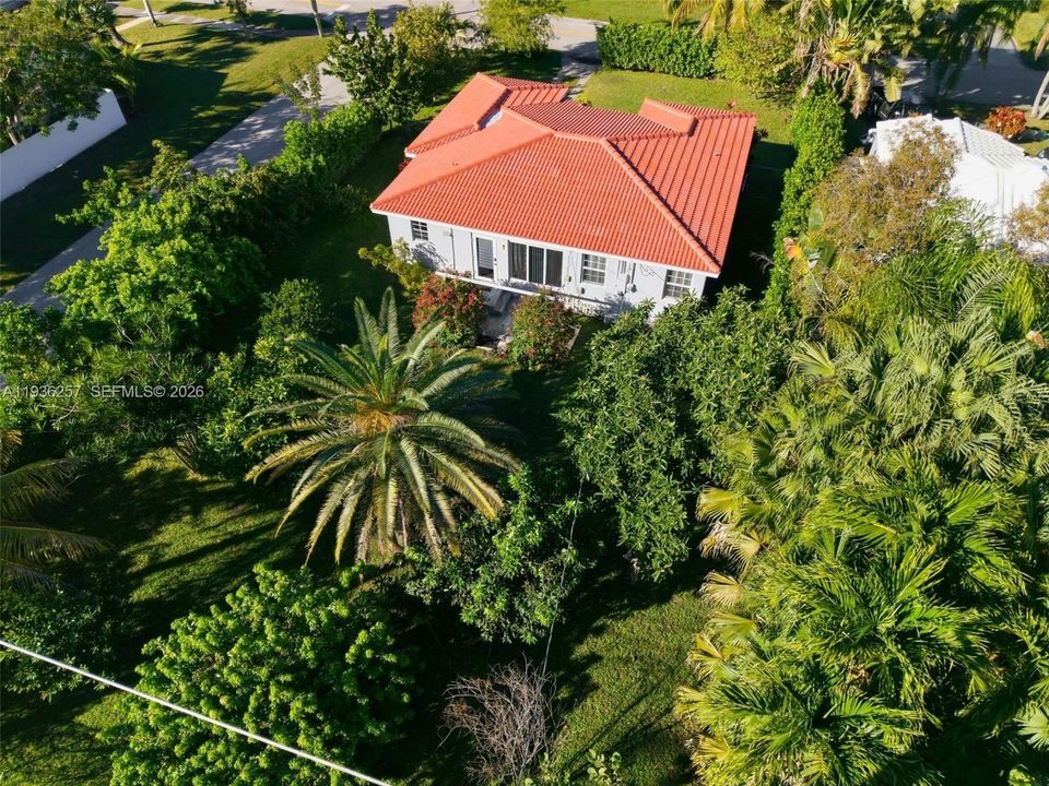 For Sale: $545,000 (2 beds, 1 baths, 1156 Square Feet)