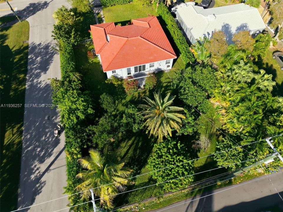 For Sale: $545,000 (2 beds, 1 baths, 1156 Square Feet)