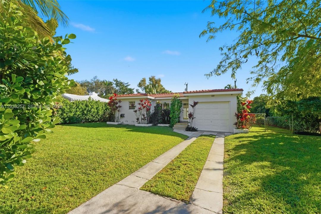 For Sale: $545,000 (2 beds, 1 baths, 1156 Square Feet)