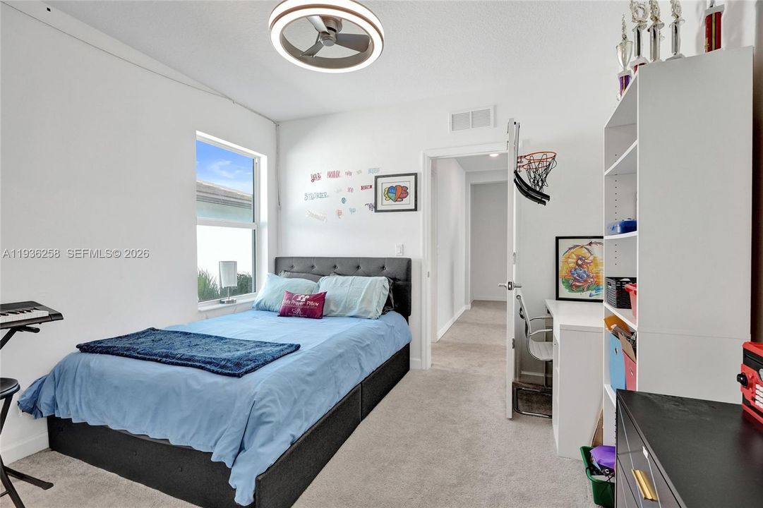 For Sale: $830,000 (5 beds, 3 baths, 2708 Square Feet)