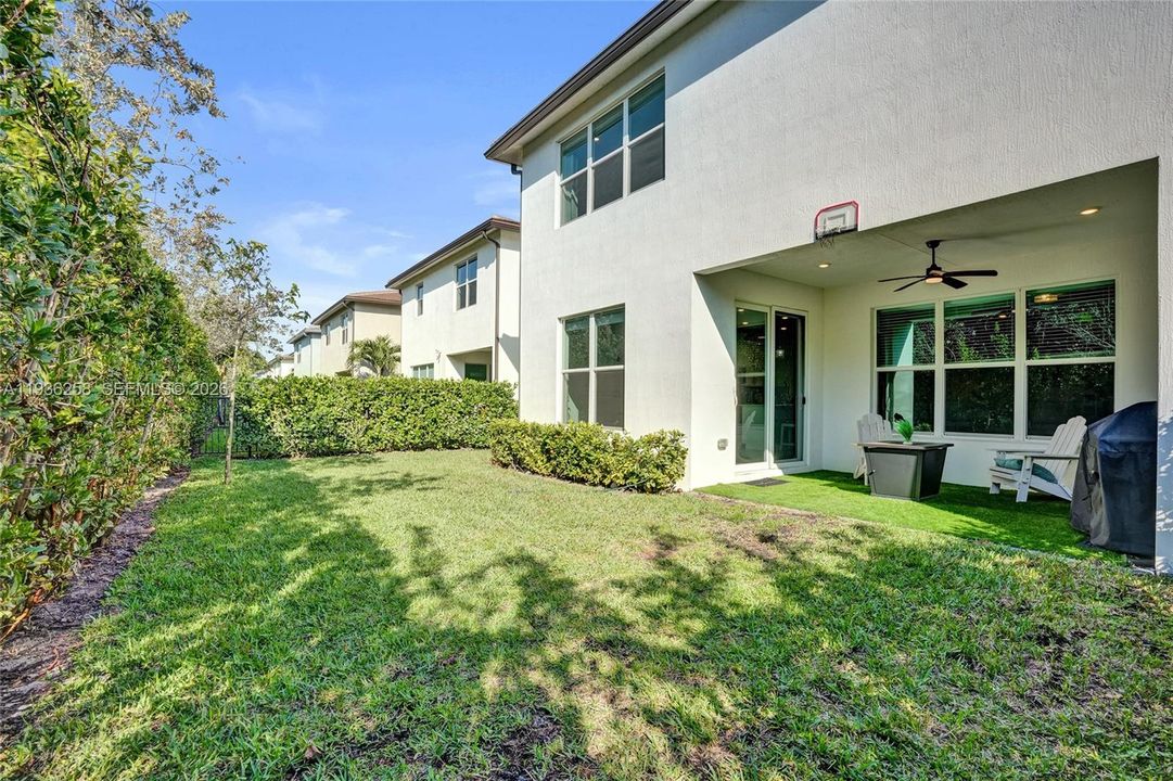 For Sale: $830,000 (5 beds, 3 baths, 2708 Square Feet)