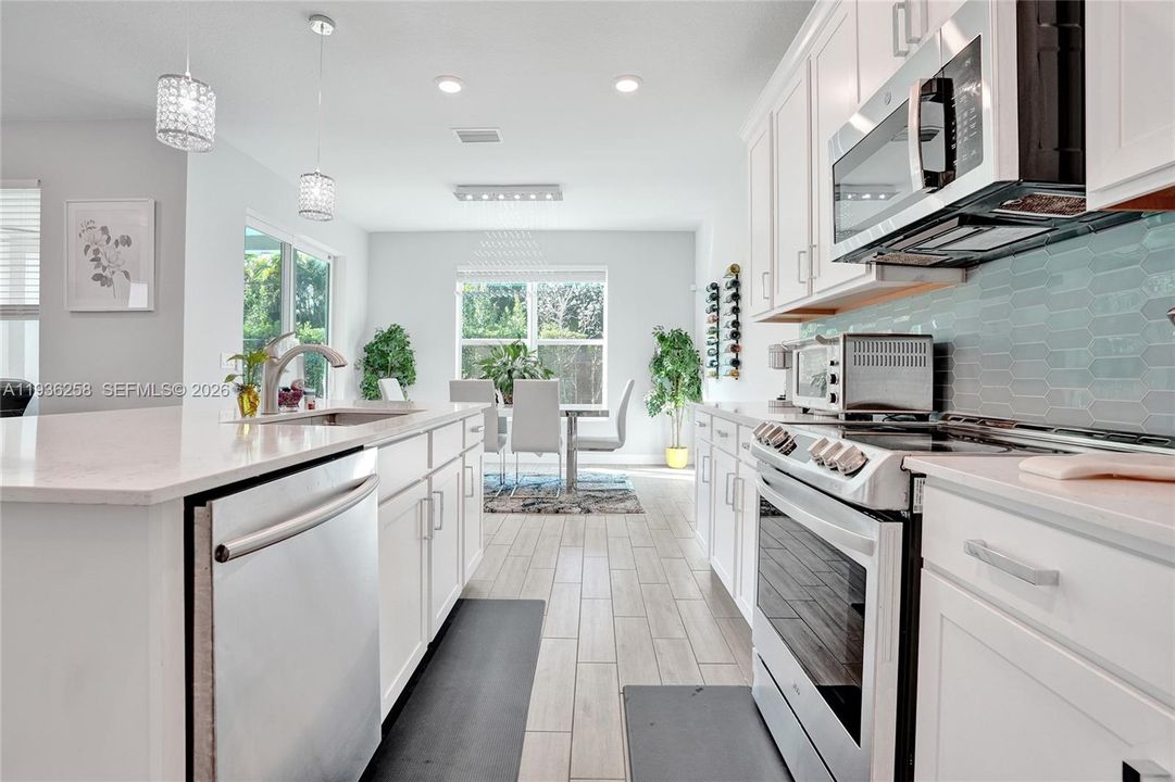 For Sale: $830,000 (5 beds, 3 baths, 2708 Square Feet)