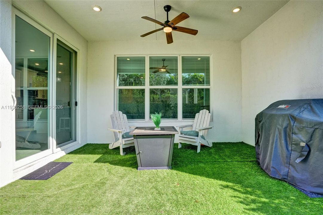 For Sale: $830,000 (5 beds, 3 baths, 2708 Square Feet)