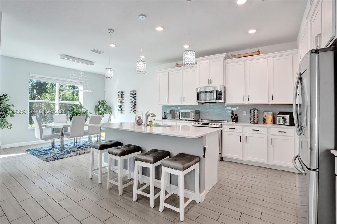 For Sale: $830,000 (5 beds, 3 baths, 2708 Square Feet)