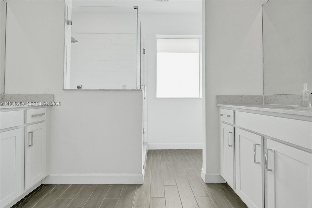 For Sale: $830,000 (5 beds, 3 baths, 2708 Square Feet)