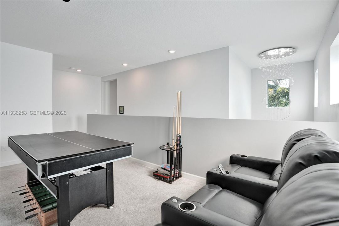 For Sale: $830,000 (5 beds, 3 baths, 2708 Square Feet)