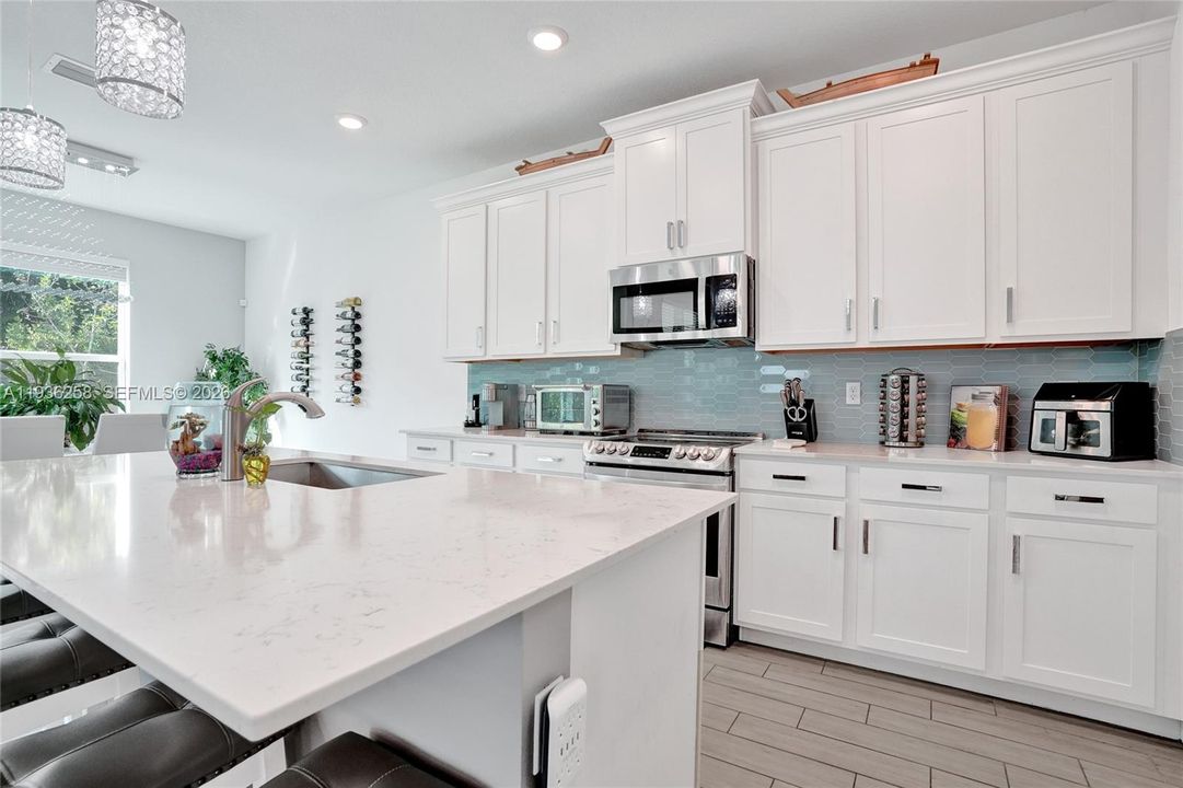 For Sale: $830,000 (5 beds, 3 baths, 2708 Square Feet)