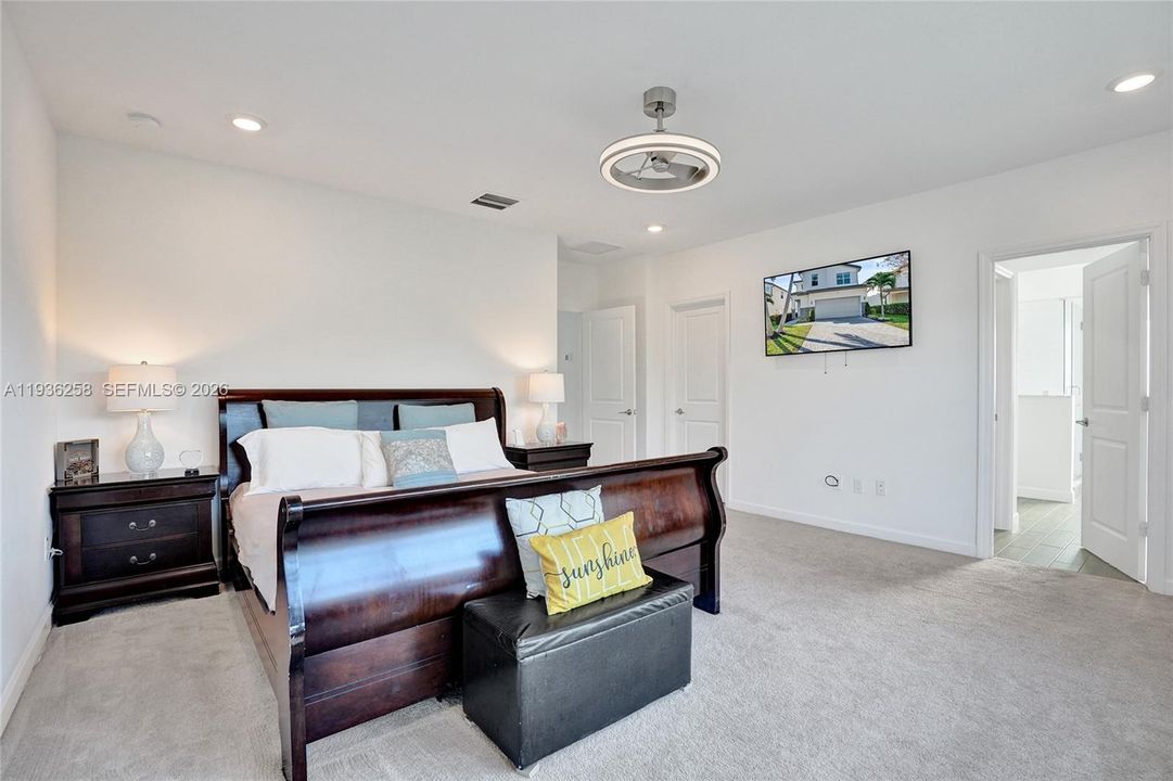 For Sale: $830,000 (5 beds, 3 baths, 2708 Square Feet)