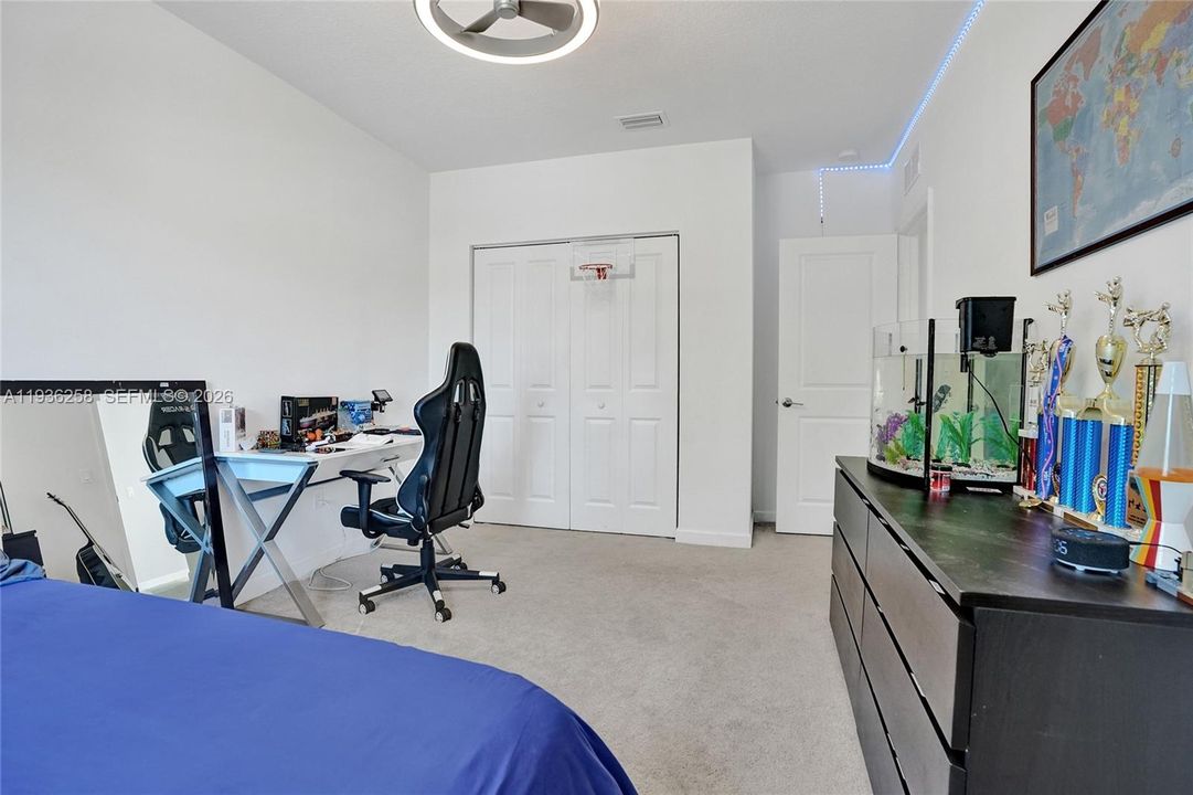 For Sale: $830,000 (5 beds, 3 baths, 2708 Square Feet)