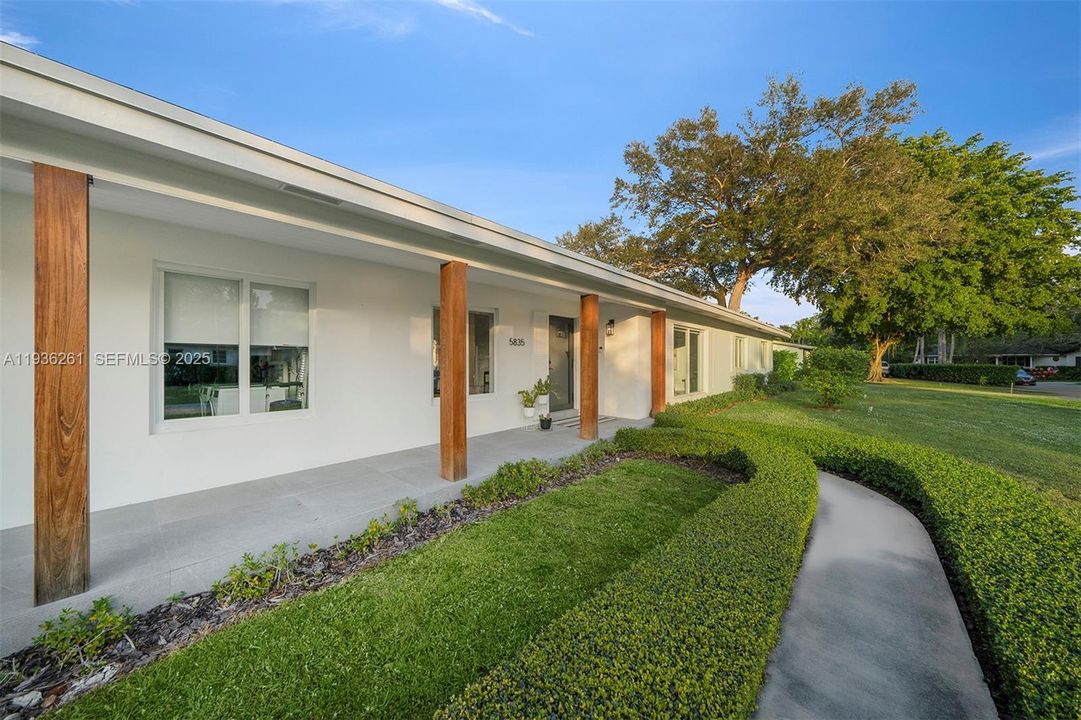 В аренду: $9,900 (3 спален, 2 ванн, 2036 Квадратных фут)