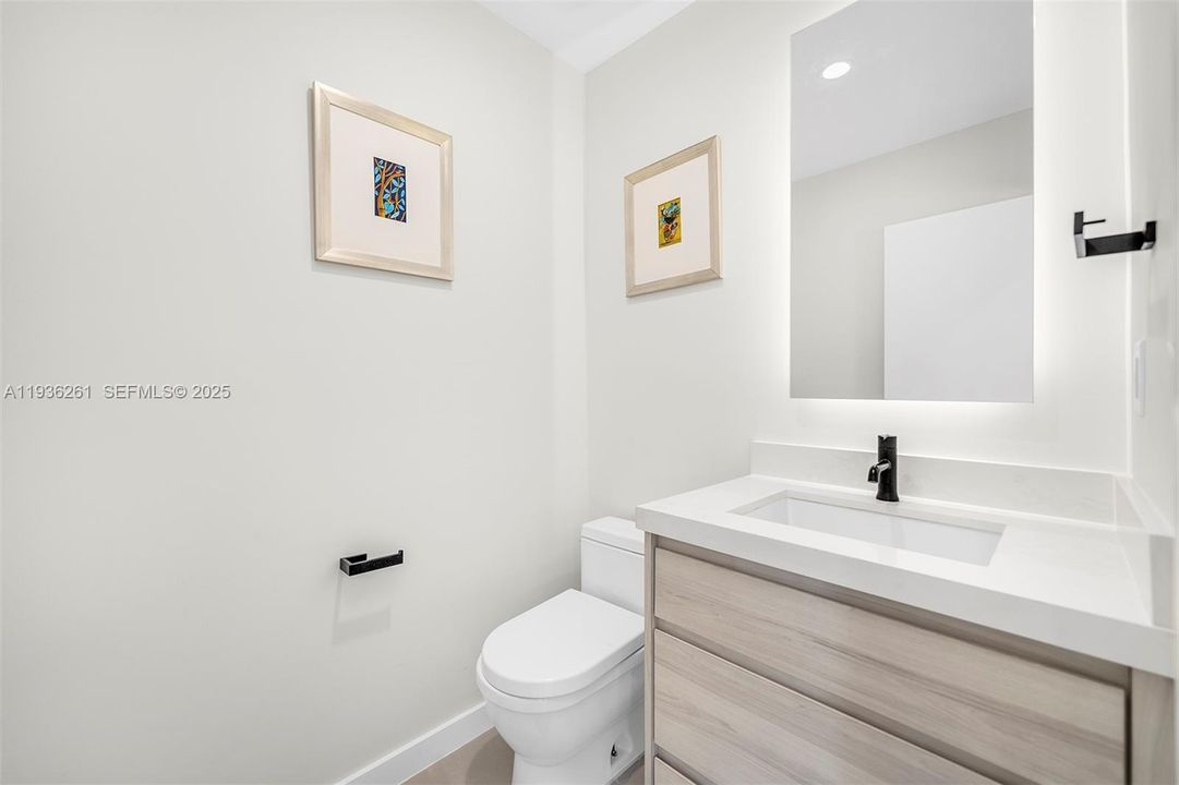 В аренду: $9,900 (3 спален, 2 ванн, 2036 Квадратных фут)