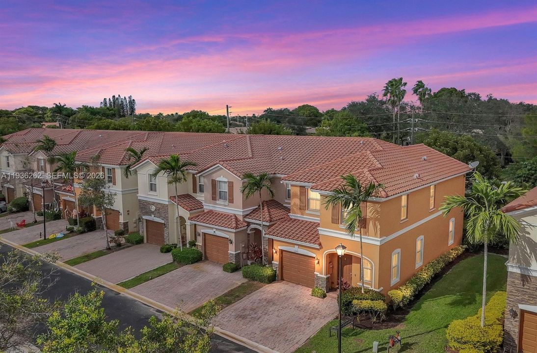 На продажу: $665,000 (3 спален, 3 ванн, 1992 Квадратных фут)