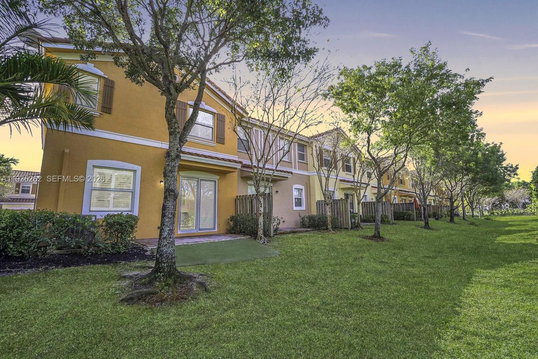 На продажу: $665,000 (3 спален, 3 ванн, 1992 Квадратных фут)