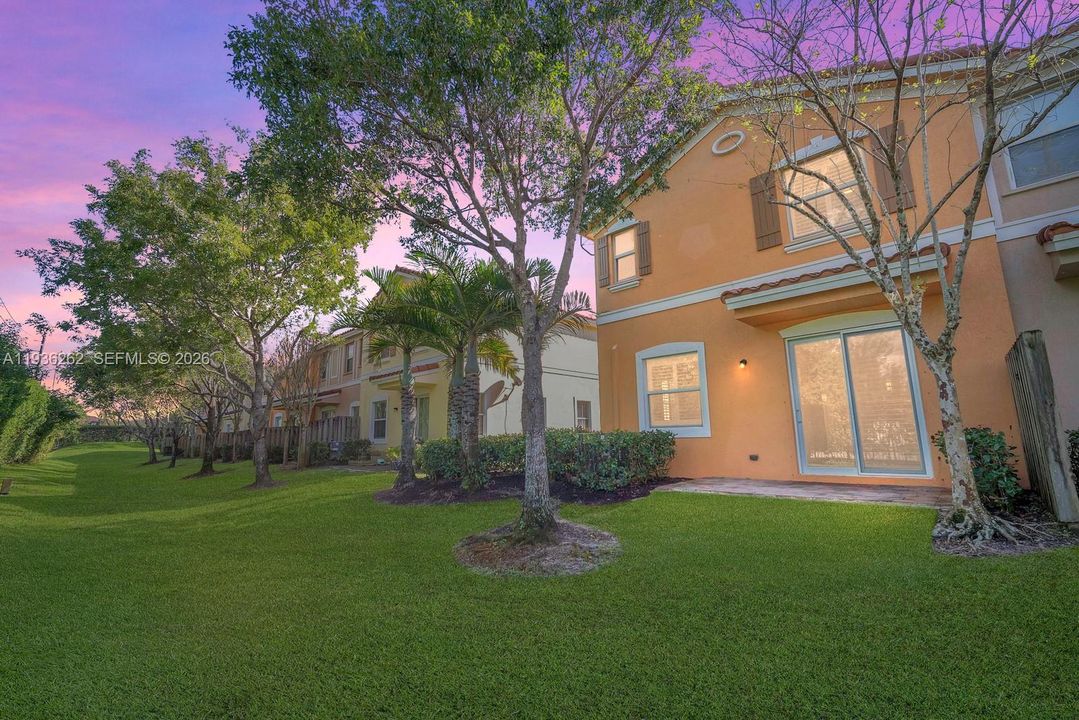 На продажу: $665,000 (3 спален, 3 ванн, 1992 Квадратных фут)