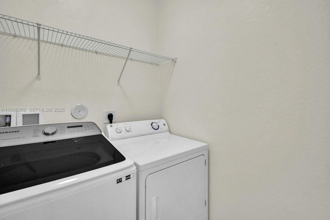 На продажу: $665,000 (3 спален, 3 ванн, 1992 Квадратных фут)