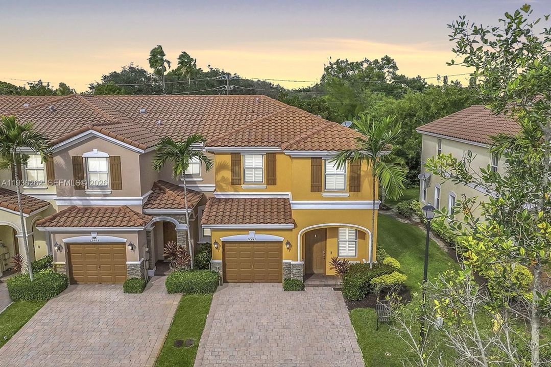 На продажу: $665,000 (3 спален, 3 ванн, 1992 Квадратных фут)