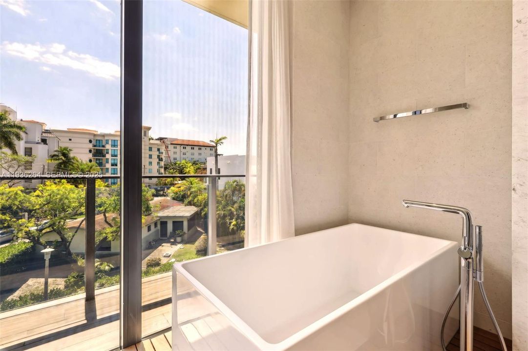 For Sale: $3,650,000 (3 beds, 4 baths, 2453 Square Feet)