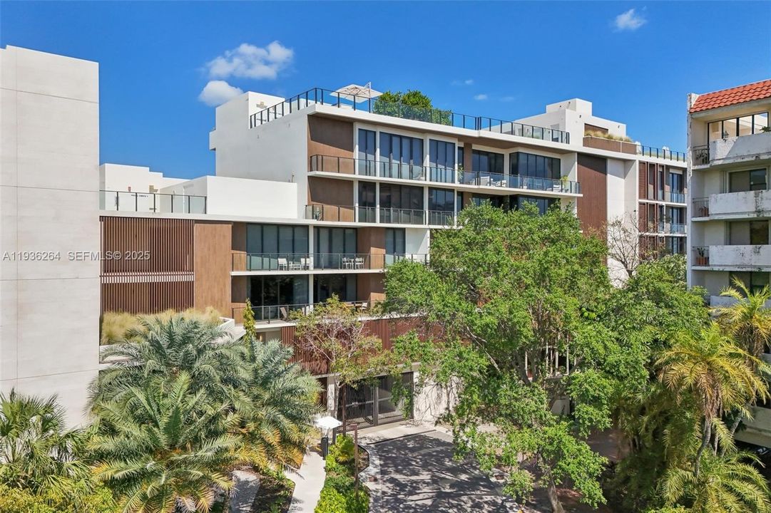 For Sale: $3,650,000 (3 beds, 4 baths, 2453 Square Feet)