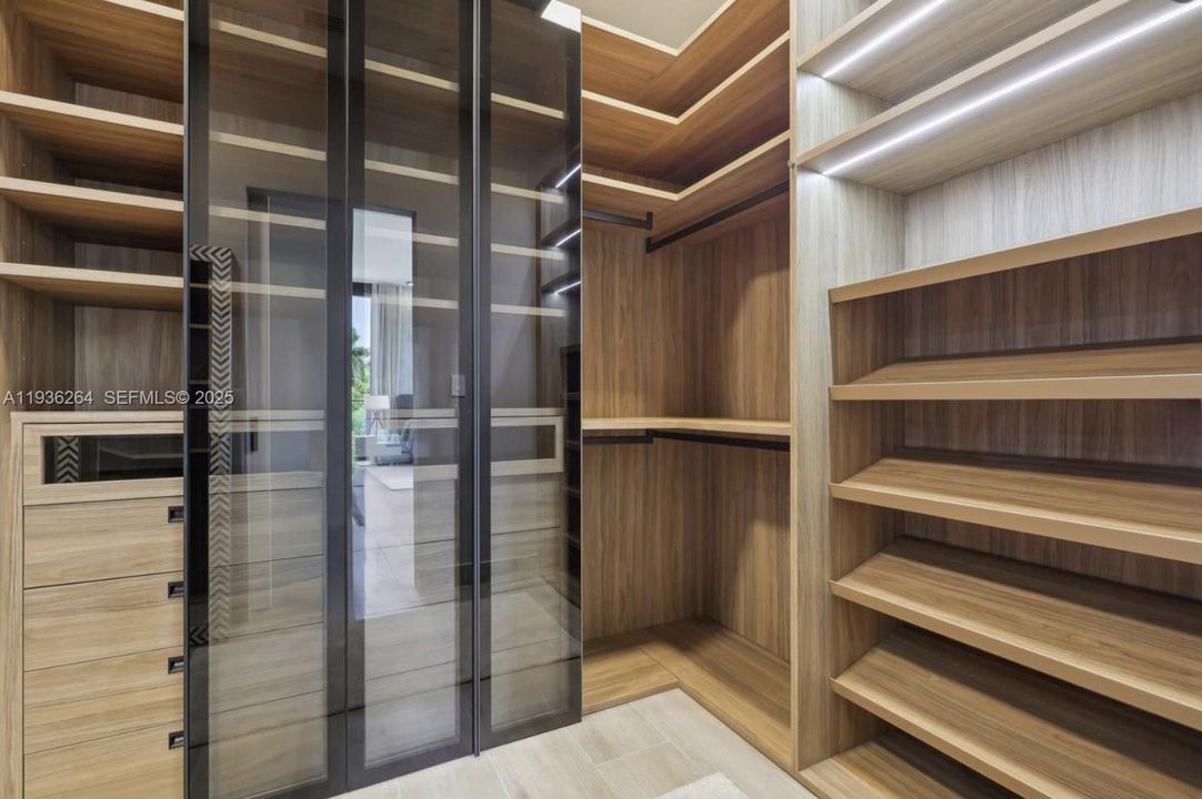 For Sale: $3,650,000 (3 beds, 4 baths, 2453 Square Feet)