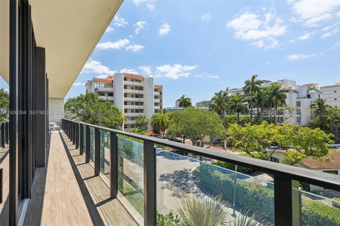 For Sale: $3,650,000 (3 beds, 4 baths, 2453 Square Feet)