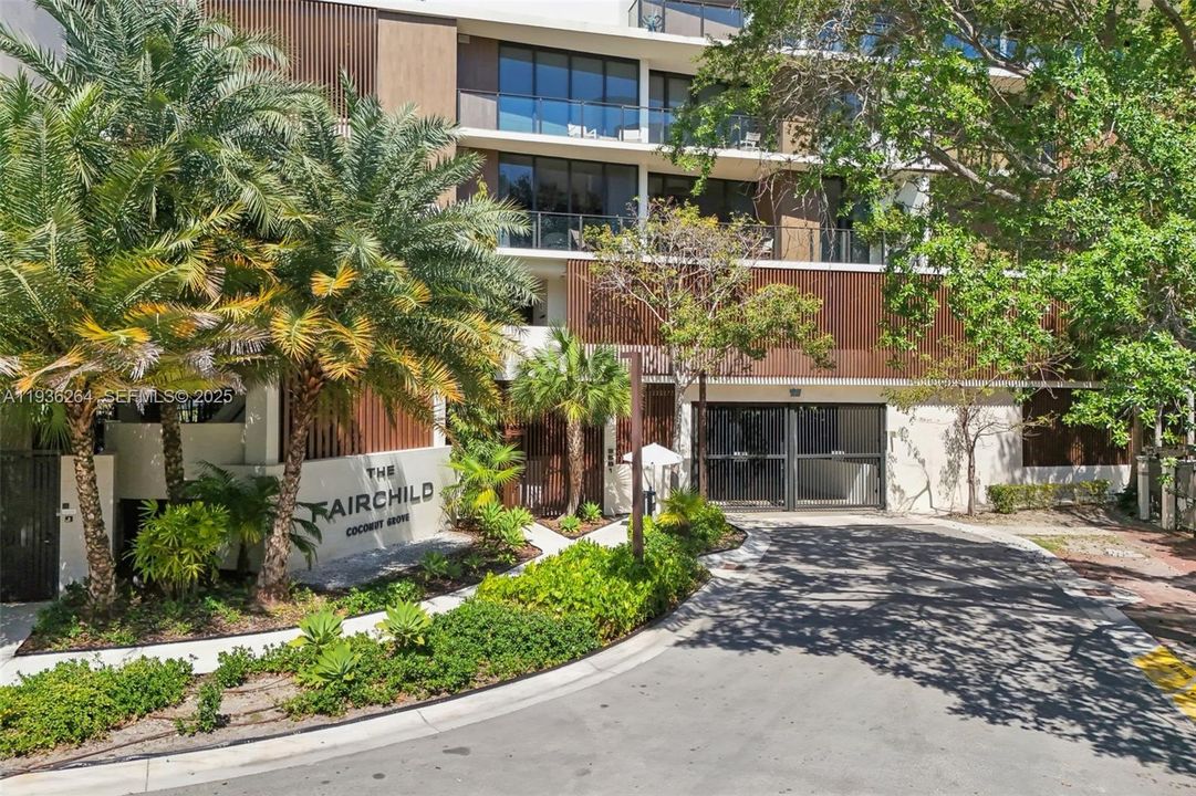 For Sale: $3,650,000 (3 beds, 4 baths, 2453 Square Feet)