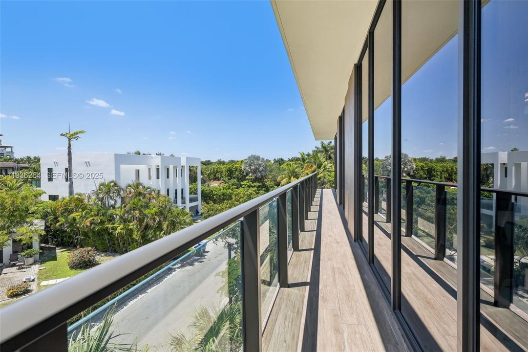 For Sale: $3,650,000 (3 beds, 4 baths, 2453 Square Feet)