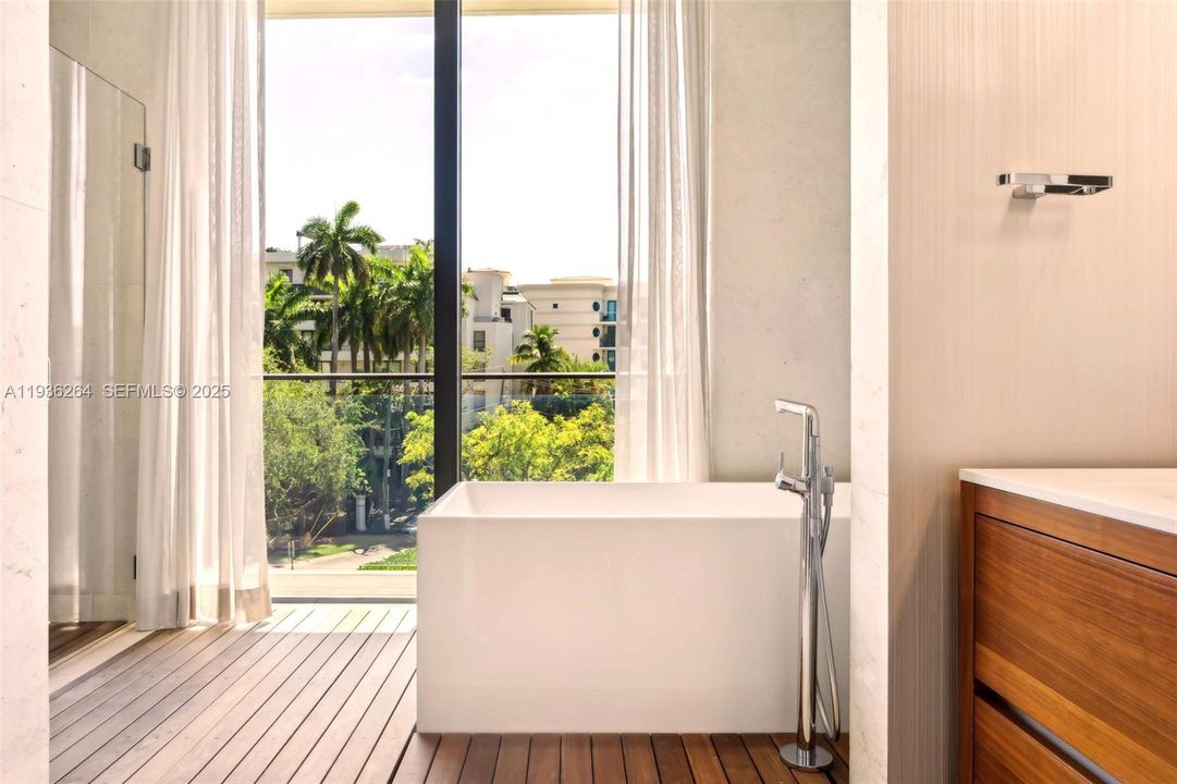 For Sale: $3,650,000 (3 beds, 4 baths, 2453 Square Feet)