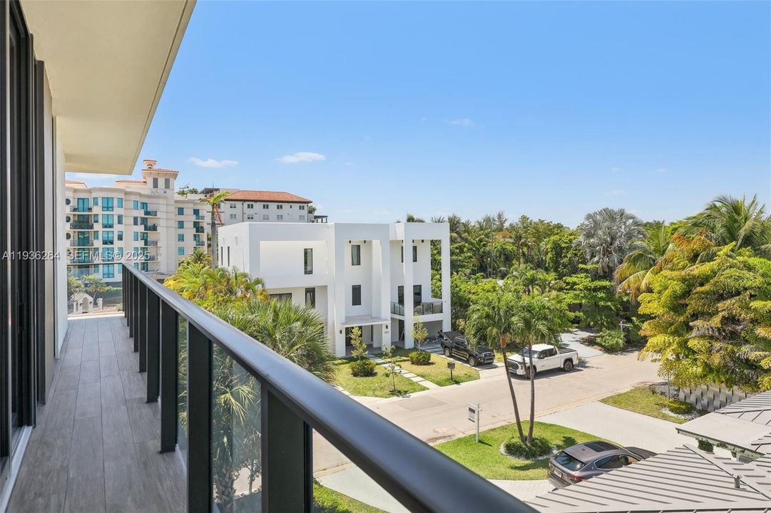 For Sale: $3,650,000 (3 beds, 4 baths, 2453 Square Feet)