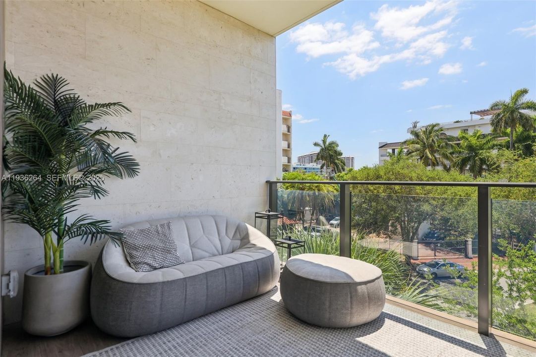 For Sale: $3,650,000 (3 beds, 4 baths, 2453 Square Feet)