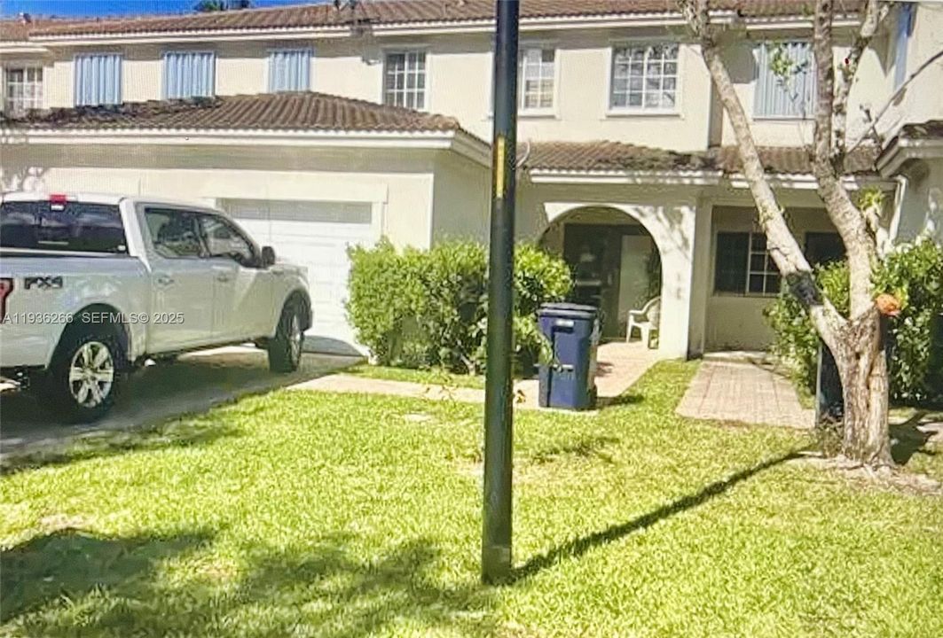 For Sale: $349,900 (2 beds, 2 baths, 1408 Square Feet)