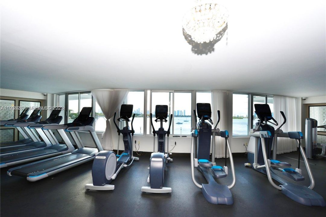 待售: $570,000 (1 贝兹, 1 浴室, 696 平方英尺)