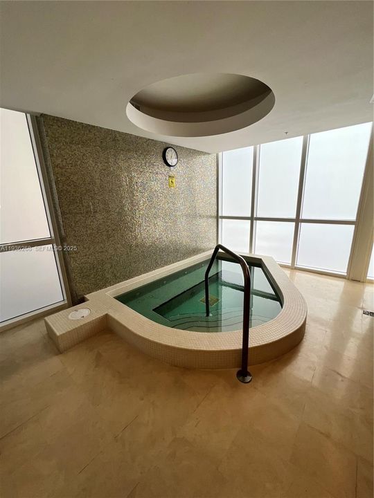 出租: $5,800 (2 贝兹, 2 浴室, 1289 平方英尺)