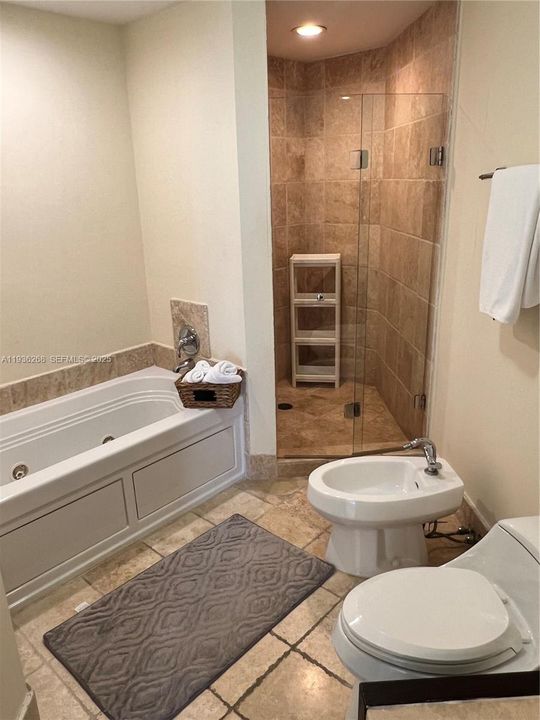 出租: $5,800 (2 贝兹, 2 浴室, 1289 平方英尺)